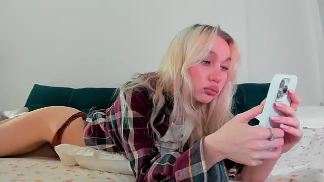 cuteleraay online show from 11-14-25, 08:12