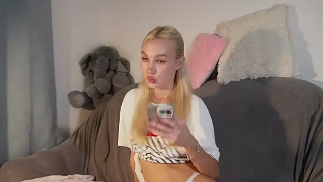 cuteleraay online show from 07-31-26, 08:17