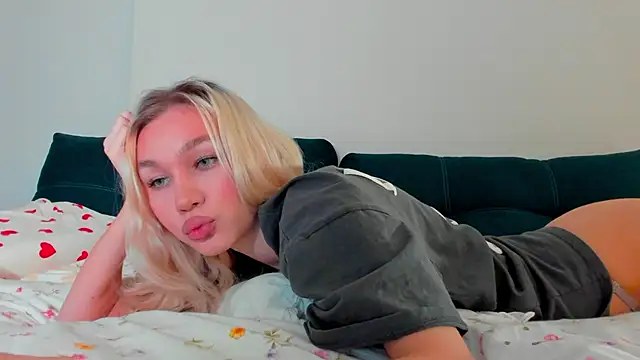 cuteleraay online show from 11-26-25, 08:20