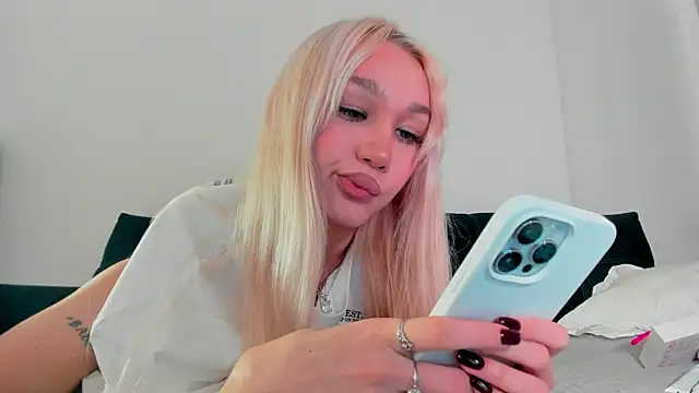 Snapshot of cuteleraay chatting on 09-22-25, 08:37 cuteleraay online show from 09-22-25, 08:37