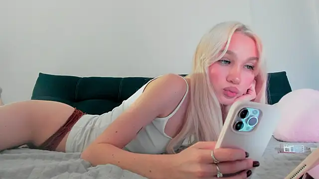 Snapshot of cuteleraay chatting on 09-17-25, 08:33 cuteleraay online show from 09-17-25, 08:33