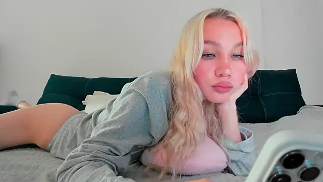 Snapshot of cuteleraay chatting on 10-08-25, 08:53 cuteleraay online show from 10-08-25, 08:53