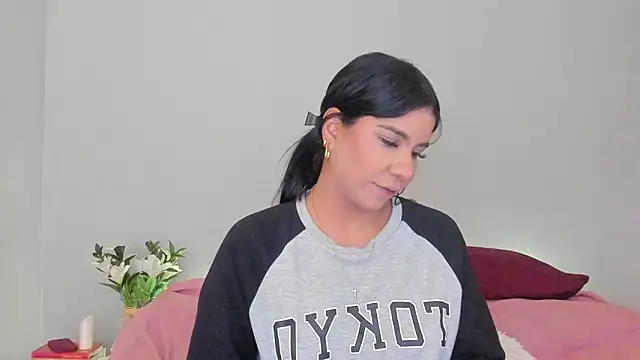 Laura-angeel online show from 10-31-25, 11:55