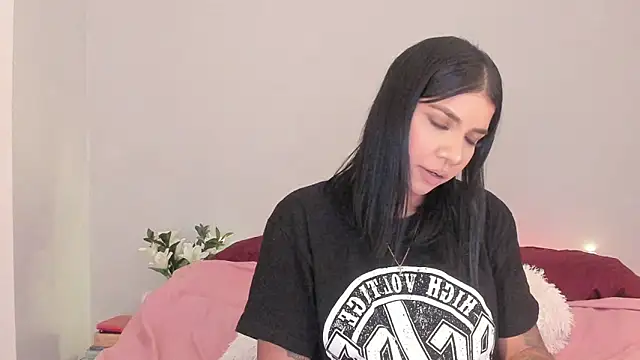 Laura-angeel online show from 10-30-25, 07:00