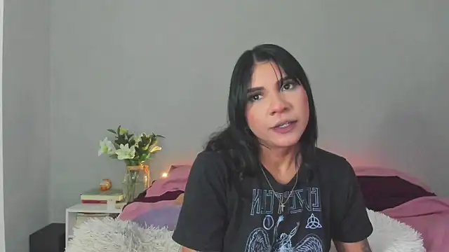 Laura-angeel online show from 11-26-25, 07:58