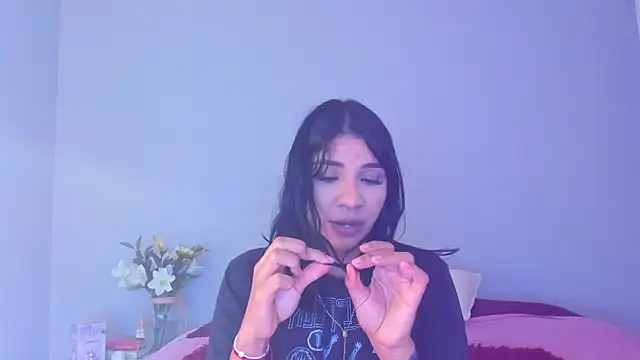 Laura-angeel online show from 12-01-25, 08:42