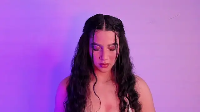 Snapshot of Megan_Luxe chatting on 02-11-26, 04:34 Megan Luxe online show from 02-11-26, 04:34