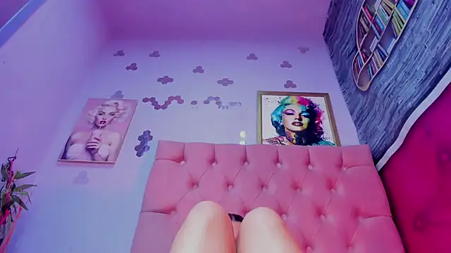 Megan Luxe online show from 11-30-25, 08:37