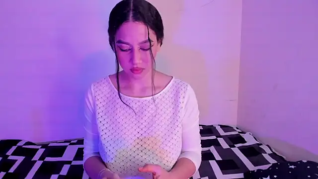 Snapshot of Megan_Luxe chatting on 02-07-26, 06:21 Megan Luxe online show from 02-07-26, 06:21