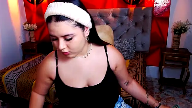 Snapshot of IsabellaaSweet chatting on 10-16-25, 06:49 IsabellaaSweet online show from 10-16-25, 06:49