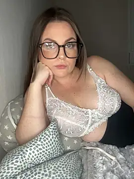 Snapshot of whitequeen_xxx chatting on 10-07-25, 08:21 whitequeen xxx online show from 10-07-25, 08:21