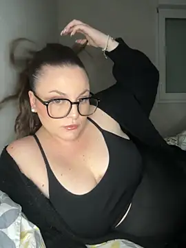 Snapshot of whitequeen_xxx chatting on 10-17-25, 08:43 whitequeen xxx online show from 10-17-25, 08:43