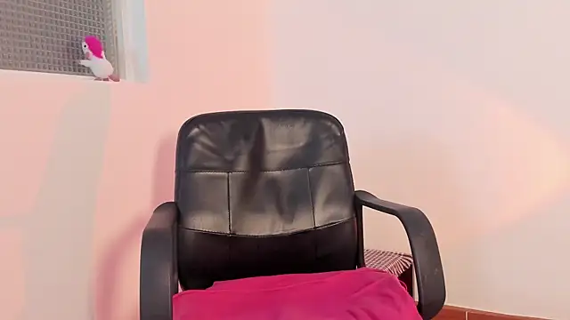 marie pourtoii online show from 10-13-25, 01:07