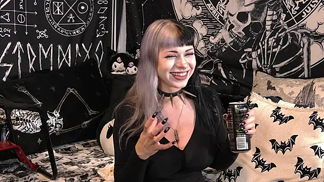 Snapshot of Paige_Turner chatting on 05-08-26, 01:09 Paige Turner online show from 05-08-26, 01:09