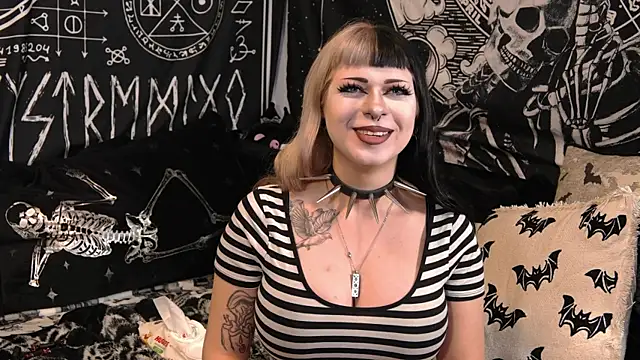 Snapshot of Paige_Turner chatting on 05-29-26, 02:17 Paige Turner online show from 05-29-26, 02:17
