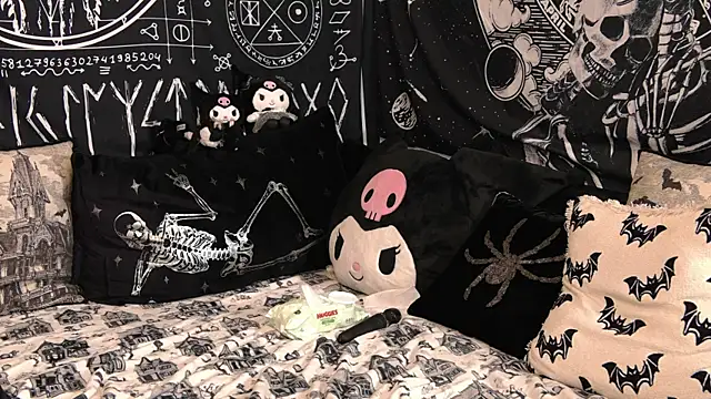 Paige Turner online show from 04-15-26, 04:07