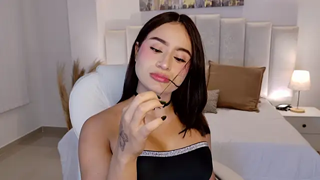 Snapshot of Saskia_litt chatting on 02-14-26, 03:18 Saskia litt online show from 02-14-26, 03:18