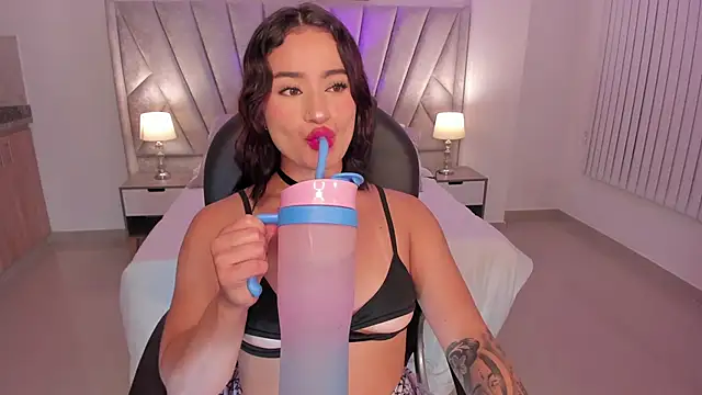 Saskia litt online show from 11-17-25, 08:40