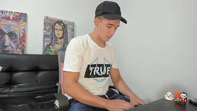 Mike3Xxx online show from 10-20-25, 01:18