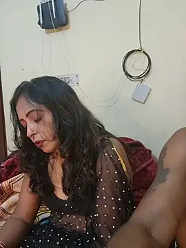 Snapshot of Hotbhabi305 chatting on 02-25-26, 05:13 Hotbhabi305 online show from 02-25-26, 05:13