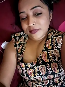 Snapshot of Hotbhabi305 chatting on 01-18-26, 06:55 Hotbhabi305 online show from 01-18-26, 06:55