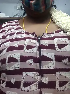 Snapshot of TAMIL_ELAKKIYA chatting on 05-05-26, 04:32 TAMIL ELAKKIYA online show from 05-05-26, 04:32