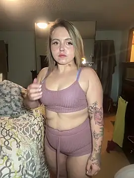 JuicyExxxperience online show from 12-17-25, 02:00