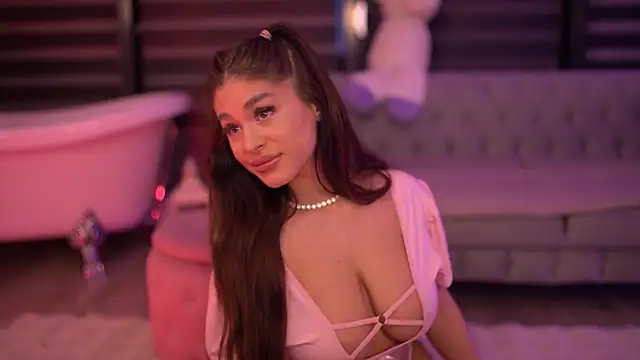 BellaNoirre online show from 10-31-25, 06:48