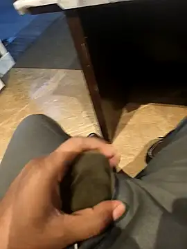 Snapshot of hotboy43339 chatting on 11-02-25, 02:27 hotboy43339 online show from 11-02-25, 02:27