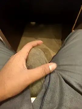 Snapshot of hotboy43339 chatting on 11-05-25, 01:52 hotboy43339 online show from 11-05-25, 01:52