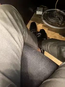 Snapshot of hotboy43339 chatting on 10-27-25, 09:21 hotboy43339 online show from 10-27-25, 09:21