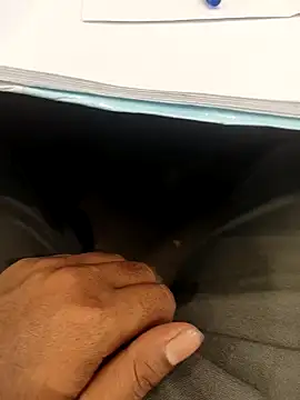 Snapshot of hotboy43339 chatting on 11-04-25, 03:43 hotboy43339 online show from 11-04-25, 03:43