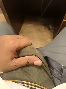 Snapshot of hotboy43339 chatting on 11-19-25, 04:40 hotboy43339 online show from 11-19-25, 04:40