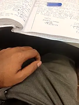 Snapshot of hotboy43339 chatting on 10-31-25, 05:48 hotboy43339 online show from 10-31-25, 05:48