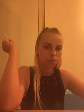 Snapshot of BrumeLove chatting on 06-17-26, 07:57 BrumeLove online show from 06-17-26, 07:57