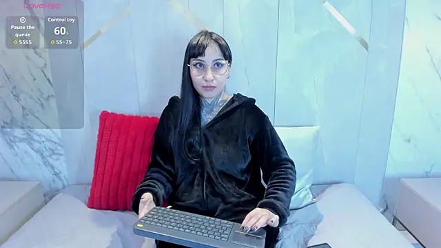 Ravenna666  online show from 11-20-25, 01:45