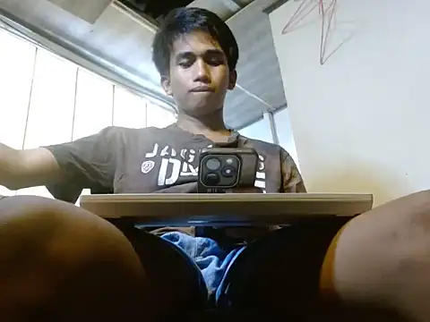 Snapshot of charlie0728 chatting on 07-25-26, 12:29 charlie0728 online show from 07-25-26, 12:29