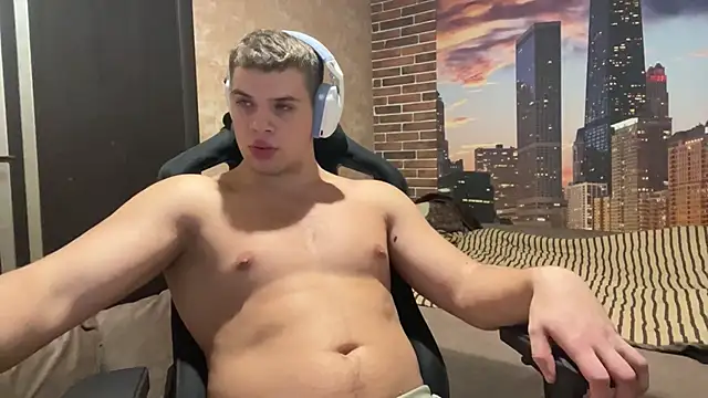 MusclePhantom online show from 11-28-25, 10:21