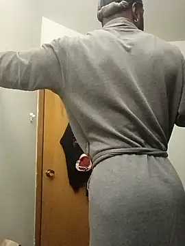 Snapshot of MoonlikePolicy727 chatting on 12-16-25, 06:12 MoonlikePolicy727 online show from 12-16-25, 06:12