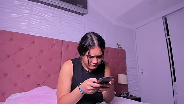 Snapshot of Sammy_dool chatting on 09-19-25, 11:47 Sammy dool online show from 09-19-25, 11:47