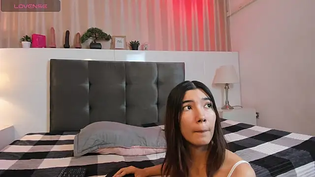 CuteButHarder online show from 04-10-26, 08:16