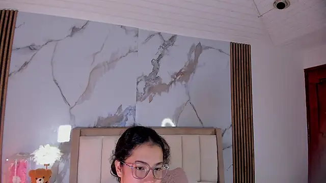 Snapshot of LunaRosse_ chatting on 06-20-26, 10:20 LunaRosse online show from 06-20-26, 10:20