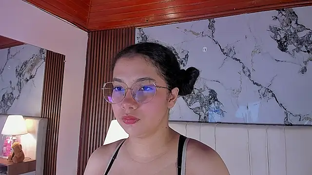 Snapshot of LunaRosse_ chatting on 04-30-26, 11:17 LunaRosse online show from 04-30-26, 11:17