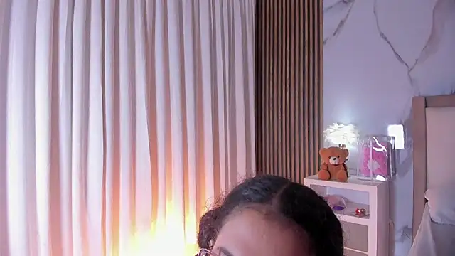 Snapshot of LunaRosse_ chatting on 05-17-26, 10:26 LunaRosse online show from 05-17-26, 10:26