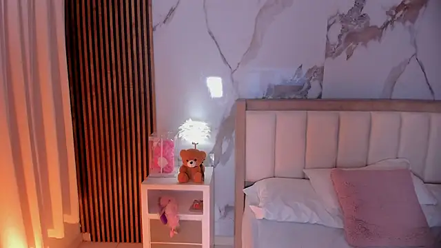 Snapshot of LunaRosse_ chatting on 06-14-26, 10:27 LunaRosse online show from 06-14-26, 10:27