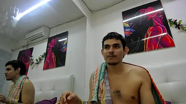 Snapshot of Lucia78couple chatting on 10-22-25, 07:02 Lucia78couple online show from 10-22-25, 07:02