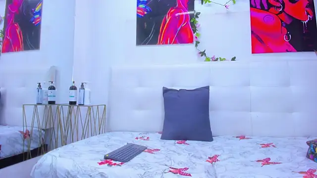 Snapshot of Lucia78couple chatting on 01-08-26, 08:15 Lucia78couple online show from 01-08-26, 08:15