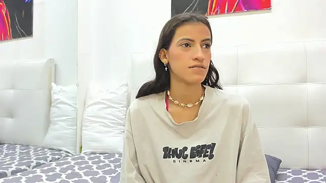 Snapshot of Lucia78couple chatting on 12-18-25, 10:57 Lucia78couple online show from 12-18-25, 10:57