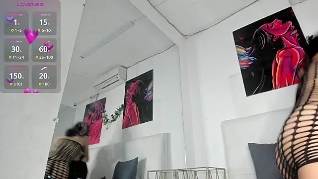 Snapshot of Lucia78couple chatting on 10-25-25, 08:31 Lucia78couple online show from 10-25-25, 08:31