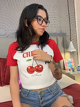 eviegothel  online show from 10-16-25, 08:17